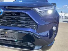 Toyota RAV4 thumbnail 17