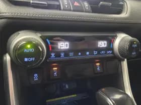 Toyota RAV4 thumbnail 17