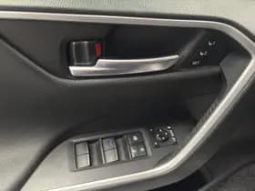 Toyota RAV4 thumbnail 6