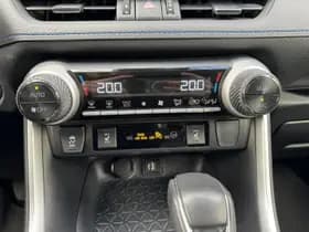 Toyota RAV4 thumbnail 17