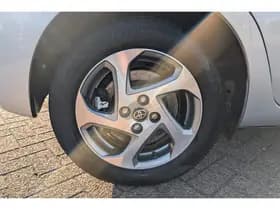 Toyota Yaris thumbnail 34