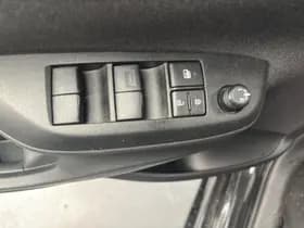 Toyota Yaris thumbnail 4