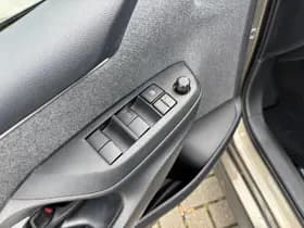 Toyota Yaris thumbnail 16