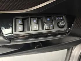 Toyota C-HR thumbnail 13