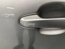 Toyota C-HR thumbnail 4