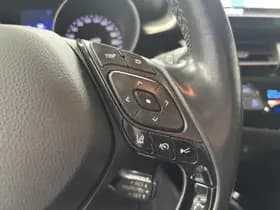 Toyota C-HR thumbnail 9