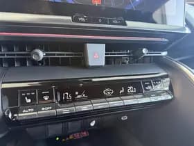 Toyota C-HR thumbnail 33