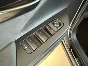 Toyota C-HR thumbnail 5