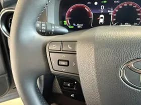 Toyota C-HR thumbnail 9