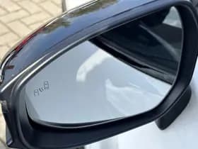 Toyota C-HR thumbnail 4