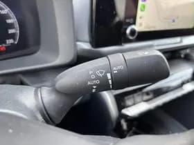 Toyota C-HR thumbnail 60