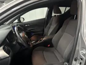 Toyota C-HR thumbnail 3