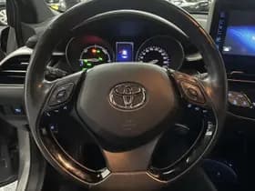 Toyota C-HR thumbnail 6