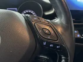 Toyota C-HR thumbnail 8
