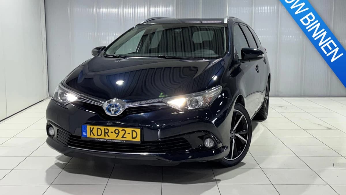 Toyota Auris — foto 1