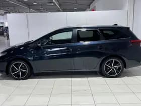 Toyota Auris thumbnail 2