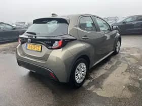 Toyota Yaris thumbnail 11