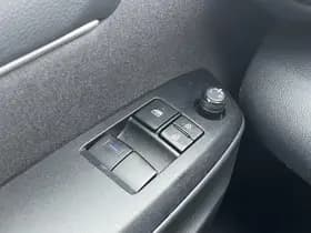 Toyota Yaris thumbnail 16