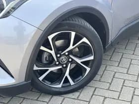 Toyota C-HR thumbnail 2