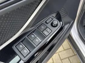 Toyota C-HR thumbnail 16