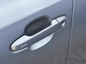 Toyota C-HR thumbnail 33