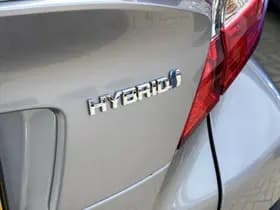 Toyota C-HR thumbnail 10