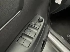 Toyota Yaris-cross thumbnail 3