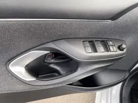 Toyota Yaris thumbnail 65