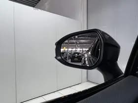 Toyota C-HR thumbnail 66