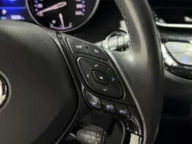 Toyota C-HR thumbnail 12