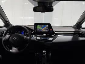 Toyota C-HR thumbnail 3