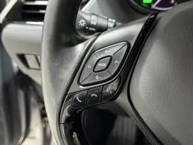Toyota C-HR thumbnail 10
