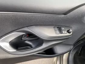 Toyota Yaris thumbnail 18