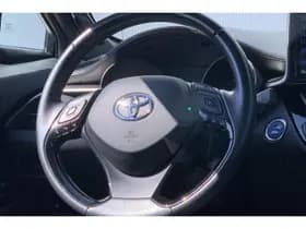 Toyota C-HR thumbnail 11
