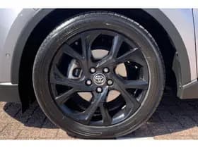 Toyota C-HR thumbnail 6