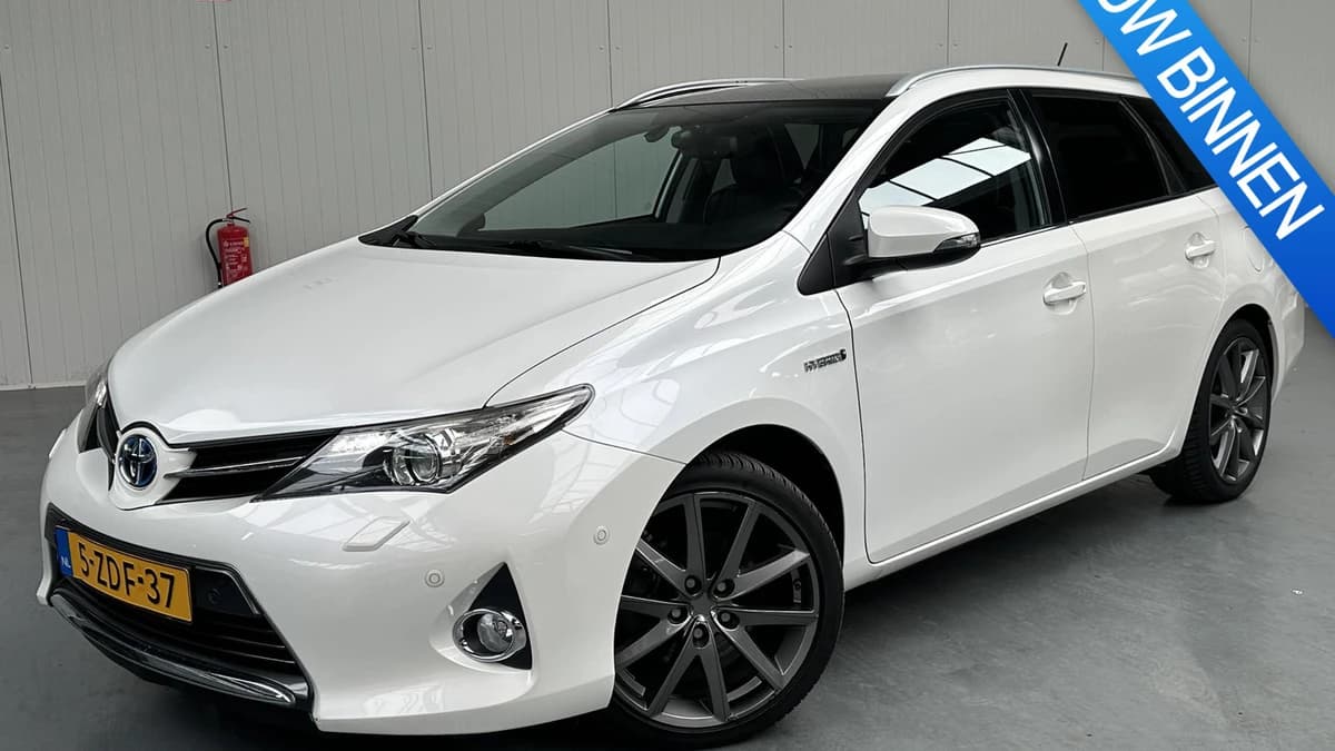 Toyota Auris — foto 1