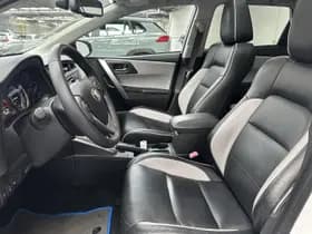 Toyota Auris thumbnail 2