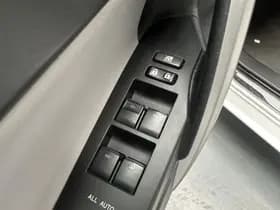 Toyota Auris thumbnail 3