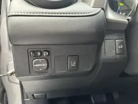 Toyota RAV4 thumbnail 6