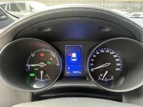 Toyota C-HR thumbnail 3