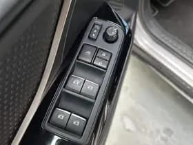 Toyota C-HR thumbnail 34