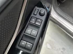 Toyota C-HR thumbnail 5