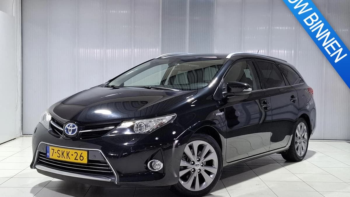 Toyota Auris — foto 1
