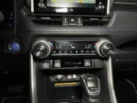 Toyota RAV4 thumbnail 3