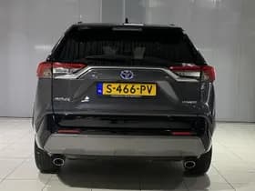 Toyota RAV4 thumbnail 6