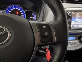 Toyota Yaris thumbnail 11