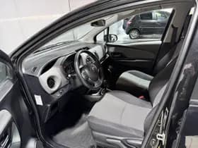 Toyota Yaris thumbnail 5