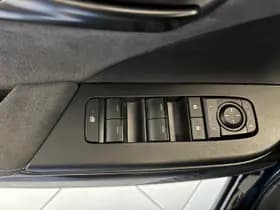 Toyota C-HR thumbnail 4