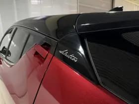 Toyota C-HR thumbnail 12