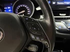 Toyota C-HR thumbnail 30